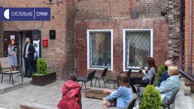 Сумська письменниця Альона Смірнова презентувала книгу "Хроніки минулого життя" Сумська письменниця Альона Смірнова презентувала книгу "Хроніки минулого життя"