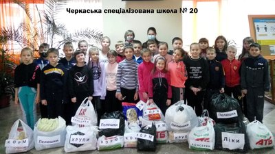 "Торбинки для тваринки": пів тонни корму для тварин у зібрали черкаські школярі