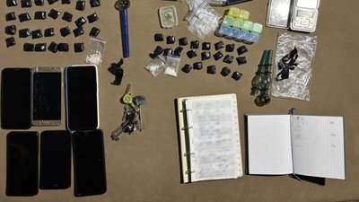 Правоохоронці вилучили наркотиків на 3 млн грн: підозрюють у ймовірній торгівлі 10 киян Правоохоронці вилучили наркотиків на 3 млн грн: підозрюють у ймовірній торгівлі 10 киян