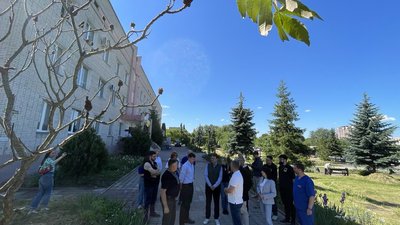 Делегація біля Охтирської центральної районна лікарні