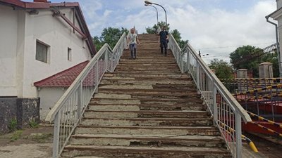 У Кропивницькому руйнується пішохідний міст на залізничному вокзалі У Кропивницькому руйнується пішохідний міст на залізничному вокзалі