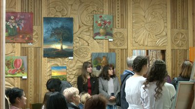 Ікони написали в монастирі: у Черкаській бібліотеці відкрили виставку картин Ікони написали в монастирі: у Черкаській бібліотеці відкрили виставку картин