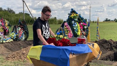 На Харківщині поховали захисника Маріуполя Тараса Білика На Харківщині поховали захисника Маріуполя Тараса Білика