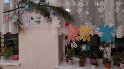 Яскраві й плетені. Жителька Кіровоградщини гачком плете писанки й великодніх курчат