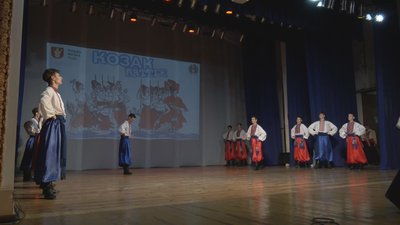 На благодійне мистецьке дійство "Козацький Battle" у Луцьку прийшли пів тисячі людей На благодійне мистецьке дійство "Козацький Battle" у Луцьку прийшли пів тисячі людей