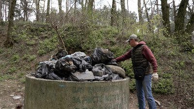 Вперше після повномасштабного вторгнення РФ: в парку Ялівщина у Чернігові провели колективну толоку Вперше після повномасштабного вторгнення РФ: в парку Ялівщина у Чернігові провели колективну толоку