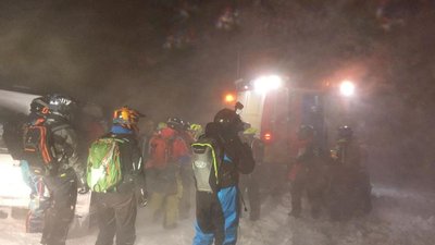 В Ісландії 39 туристів вночі застрягли на льодовику