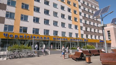 Пацієнти Чернігівської міської лікарні №1 переукладають декларації з лікарями: чи є черги