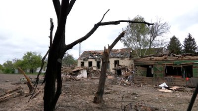 "Не корову в мене забрав Путін – ... він забрав матір". Жителька Чернігівщини розповіла, як загинула її мати "Не корову в мене забрав Путін – ... він забрав матір". Жителька Чернігівщини розповіла, як загинула її мати