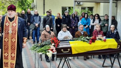 Дражнили Гномом за невисокий зріст, а він став титаном і тримав небо: черкащани попрощалися із Максиміліаном Склянським Дражнили Гномом за невисокий зріст, а він став титаном і тримав небо: черкащани попрощалися із Максиміліаном Склянським