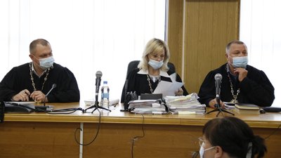 Двоє суддів у справі Стерненка про "300 гривень" подали у відставку Двоє суддів у справі Стерненка про "300 гривень" подали у відставку