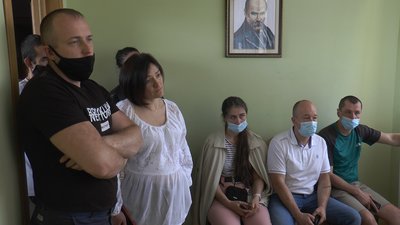 На Франківщині батьки випускників одного з ліцеїв вимагали створити ще один п’ятий клас На Франківщині батьки випускників одного з ліцеїв вимагали створити ще один п’ятий клас
