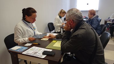Переселенці у Полтаві можуть отримати понад 6,5 тисяч гривень від благодійного фонду: як це зробити