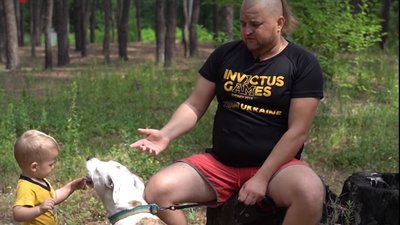 Історія військового Віталія Максимкіна та його собаки Мони Історія військового Віталія Максимкіна та його собаки Мони