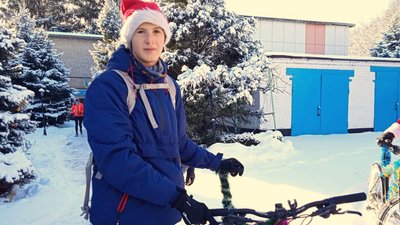 У Кривому Розі відбувся доброчинний велопробіг Дідів Морозів – фоторепортаж