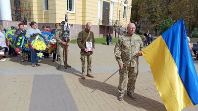 На Чернігівщині попрощалися з двома захисниками України На Чернігівщині попрощалися з двома захисниками України