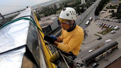 У центрі Запоріжжя реставрують патріотичний мурал У центрі Запоріжжя реставрують патріотичний мурал