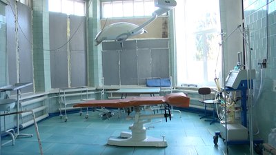 У Житомирі відновлюють пошкоджені корпуси лікарні і надають лише невідкладну допомогу У Житомирі відновлюють пошкоджені корпуси лікарні і надають лише невідкладну допомогу
