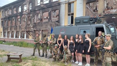 "Стіни відбудуємо, втрачене життя — ні". Історія бою у школі Харкова, яку 27 лютого захопили росіяни "Стіни відбудуємо, втрачене життя — ні". Історія бою у школі Харкова, яку 27 лютого захопили росіяни