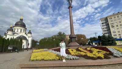 Патріотична клумба на Соборній площі Кропивницького. Патріотична клумба на Соборній площі Кропивницького.