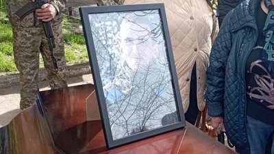 У Кривому Розі прощаються із загиблим бійцем на позивний Нільс У Кривому Розі прощаються із загиблим бійцем на позивний Нільс