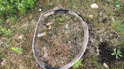 На Рівненщині у лісовоза на ходу відлетіло бортове кільце та влучило у чоловіка. Він у лікарні На Рівненщині у лісовоза на ходу відлетіло бортове кільце та влучило у чоловіка. Він у лікарні