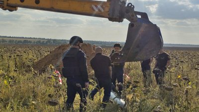 У Запорізькій області вибухотехніки поліції знищили майже 2 500 вибухових снарядів