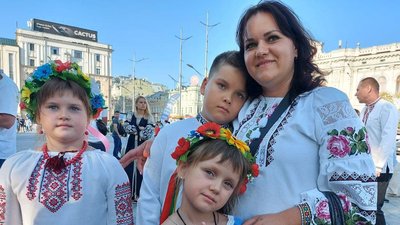 Парад вишиванок до Дня Державного прапора у Харкові: фото Парад вишиванок до Дня Державного прапора у Харкові: фото