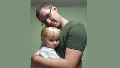 Дружина безвісти зниклого героя чекає його додому Дружина безвісти зниклого героя чекає його додому