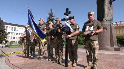 У Рівному попрощались із військовими Юрієм Лавренчуком та Миколою Назарчуком У Рівному попрощались із військовими Юрієм Лавренчуком та Миколою Назарчуком