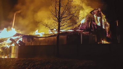 У Станиці Луганській у кафе пролунав вибух: 12 травмованих У Станиці Луганській у кафе пролунав вибух: 12 травмованих