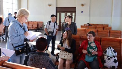 Розселять на території двох громад: на Житомирщину прибув черговий потяг з переселенцями з Донеччини Розселять на території двох громад: на Житомирщину прибув черговий потяг з переселенцями з Донеччини