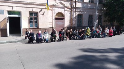 У Житомирі попрощалися з полковником Олександром Махачеком та лейтенантом Ігорем Волинцем У Житомирі попрощалися з полковником Олександром Махачеком та лейтенантом Ігорем Волинцем