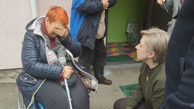 Жителька Куп`янська спілкується з Іриною Верещук Жителька Куп`янська спілкується з Іриною Верещук