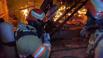 Рятувальники загасили пожежу на території бази відпочинку на Одещині Рятувальники загасили пожежу на території бази відпочинку на Одещині
