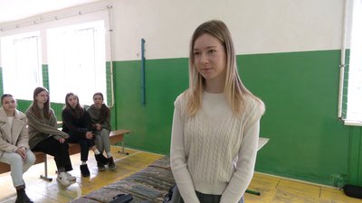 У Рівному школярів вчили як безпечно поводитися зі зброєю