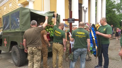 У Дніпрі попрощалися із згиблим на Донбасі військовим медиком на позивний «Феофан» У Дніпрі попрощалися із згиблим на Донбасі військовим медиком на позивний «Феофан»