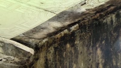 У Херсоні затопило будинок. Міська влада пропонує жителям зробити ремонт самим У Херсоні затопило будинок. Міська влада пропонує жителям зробити ремонт самим