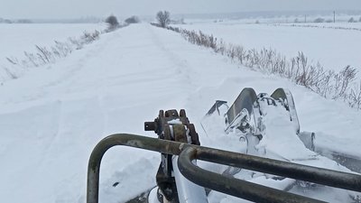 На Волині до розчищення заметених доріг залучили важку інженерну техніку На Волині до розчищення заметених доріг залучили важку інженерну техніку