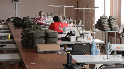 Майстрині шиють тактичні аптечки