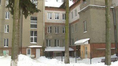 Чоловік, який випав з вікна волинського тубдиспансеру, у палаті був сам