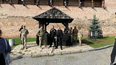 Військові, медики та волонтери: кому в Луцьку вручили орден "Народного героя України" Військові, медики та волонтери: кому в Луцьку вручили орден "Народного героя України"