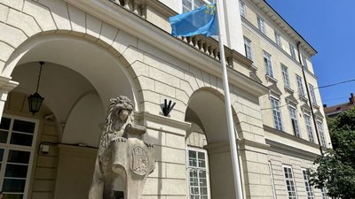 У Львові підняли кримськотатарський прапор