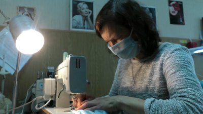 Захисні маски від херсонської гімназії: медикам, військовим та дітям-сиротам Захисні маски від херсонської гімназії: медикам, військовим та дітям-сиротам