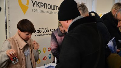 "Воїни світла. Воїни добра": у Черкасах погасили марку, присвячену комунальникам — фоторепортаж "Воїни світла. Воїни добра": у Черкасах погасили марку, присвячену комунальникам — фоторепортаж