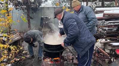 У казані готують "український снікерс"
