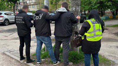 Обіцяв внести у систему "Шлях" за три тисячі доларів: черкащанину оголосили про підозру Обіцяв внести у систему "Шлях" за три тисячі доларів: черкащанину оголосили про підозру