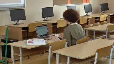 Уроки серед лісу та власні екосистеми на підвіконні. Як карантин змінив роботу учителів Полтавщини