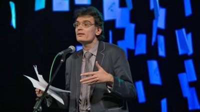 Головного редактора видання "Всесвіт" Дмитра Дроздовського звинуватили у плагіаті Головного редактора видання "Всесвіт" Дмитра Дроздовського звинуватили у плагіаті