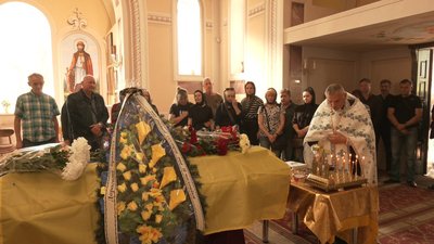 У Сумах поховали військовослужбовців Юрія Котенка та Степана Краплича У Сумах поховали військовослужбовців Юрія Котенка та Степана Краплича